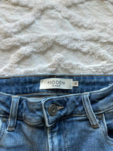 Load image into Gallery viewer, hidden medium wash distressed jeans
