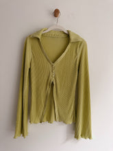 Load image into Gallery viewer, Green 3 Button Blouse - Size M/L
