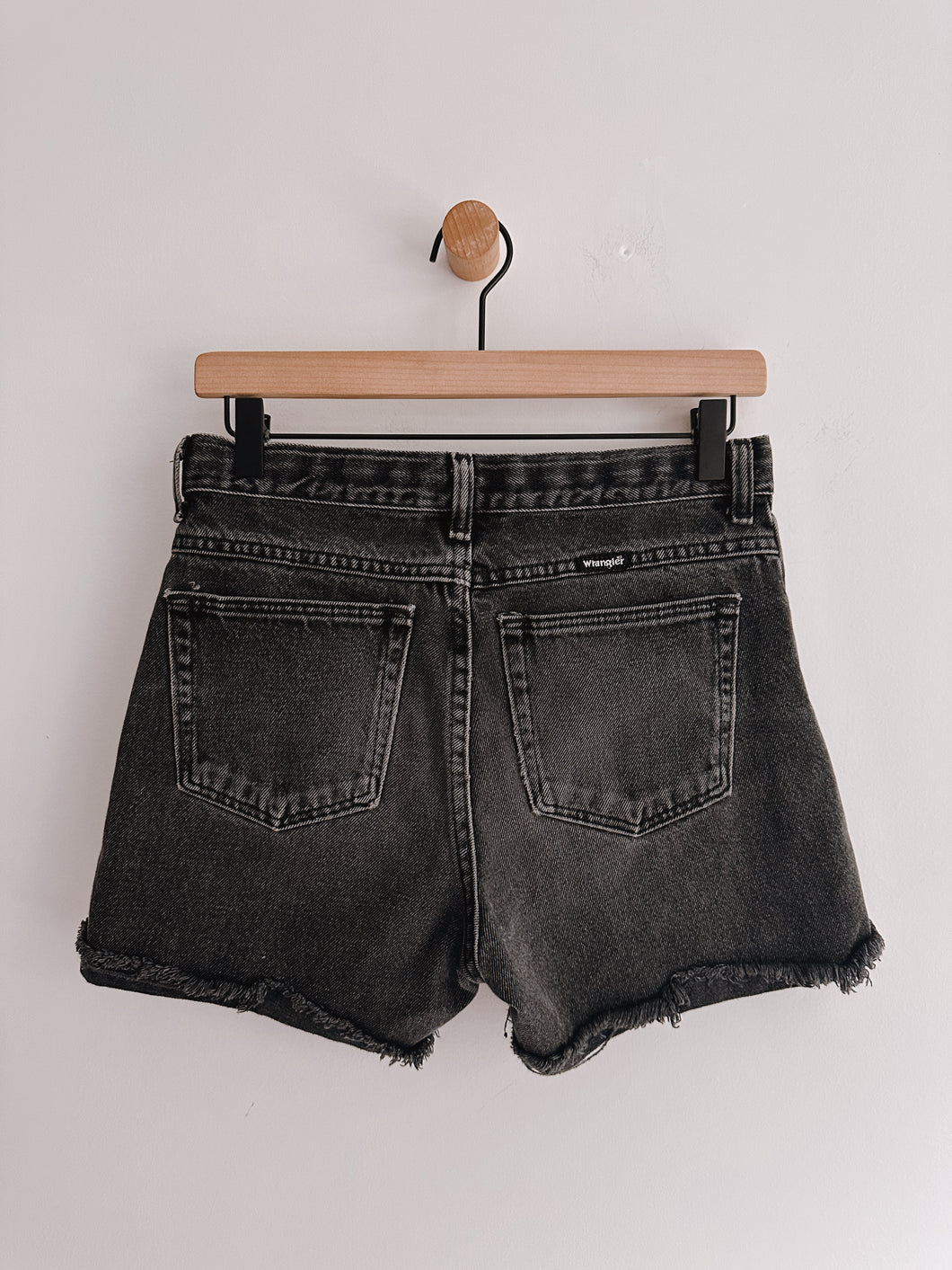 Vintage High Rise Wrangler Black Denim Shorts - Size 4/6